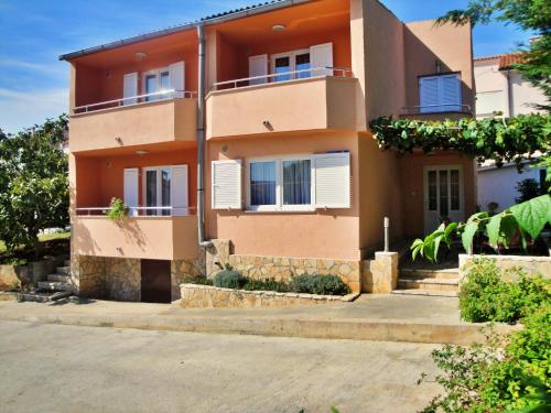 Apartments by the sea Cizici, Krk - 25023 – khách sạn tại Cizici