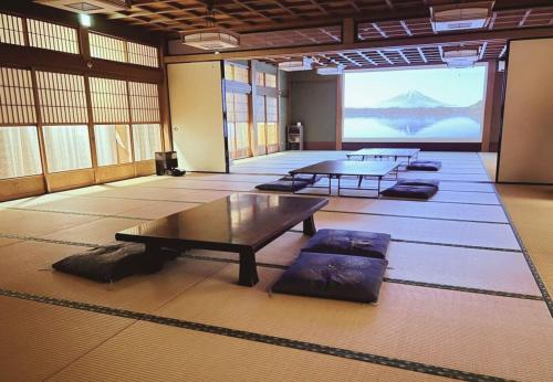 鈴籠城 籠の間 ダブルベッド2台 二段ベッド1台