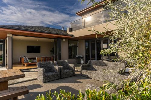 Iekārtas, 6BR Relax at Lake Hood Luxury Canal Home with Jetty in Huntingdon