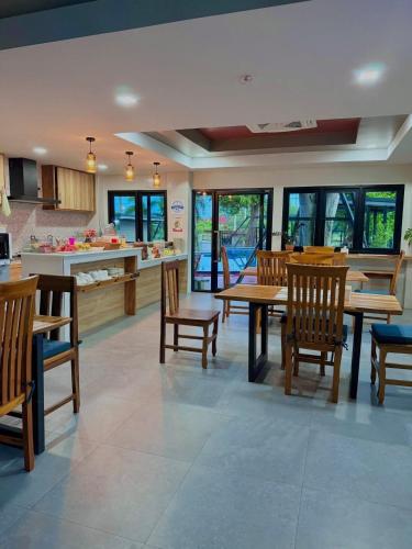 Restaurant, Na Care Hotel in Chaiyaphum