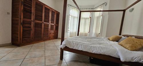 Spacious 2 Bdrm Swahili Apartment with Pool in Mtwapa