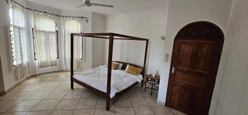 Spacious 2 Bdrm Swahili Apartment with Pool in Mtwapa