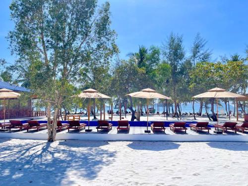 Swimming pool, Royal C Resort in Koh Rong