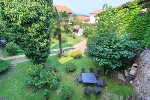 Three-Bedroom Apartment with Balcony