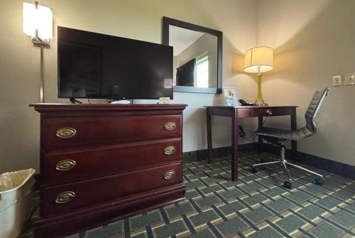 Super 8 by Wyndham Mt. Carmel IL in Mount Carmel, USA