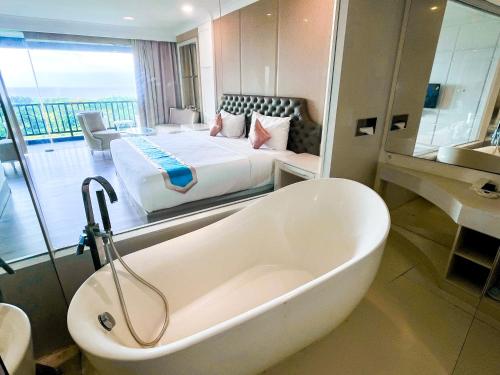 room detail thumbnail 2