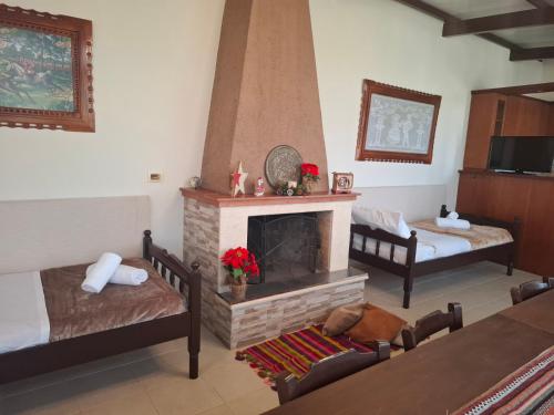 Karofillos homes-Oropedio in Lasithi Plateau