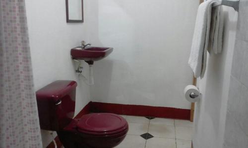 Bathroom, El Callejon Guest House in León
