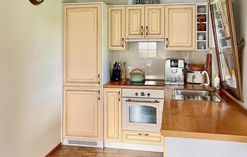 virtuve, Amazing Home In Prokowo With Sauna in Sianowska Huta