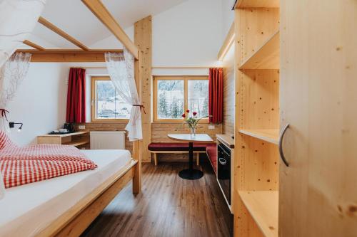 room detail thumbnail 1