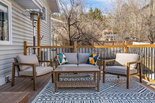 Vibrant In The Valley 4 Bedroom Getaway Arcade in Invermere (BC)