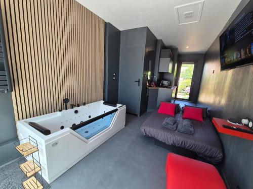 Studio Balnéo Bord de mer Fouras - 800m de la plage - Location saisonnière - Fouras