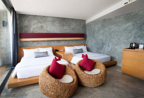 room detail thumbnail 1