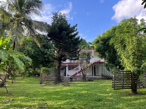 Haut de maison a Deshaies proche de Grande Anse in Deshaies