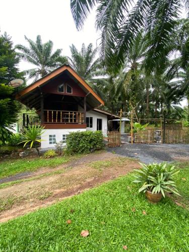 บ้านเพื่อนโฮมสเตย์ เขาพนม Friend House Homestay - Nakhon Si Thammarat