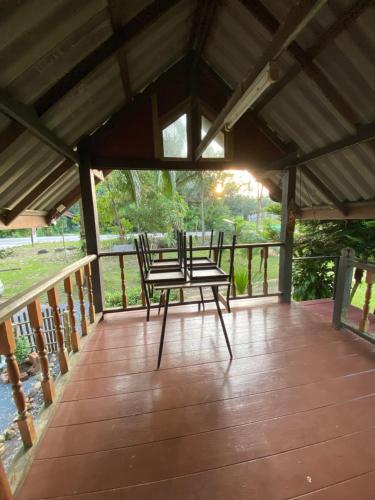 Balcony/terrace, บ้านเพื่อนโฮมสเตย์ เขาพนม Friend House Homestay in Khao Phanom