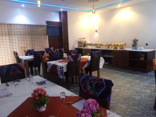 מסעדה, De Bay Lux Hotel & Suites in לקי