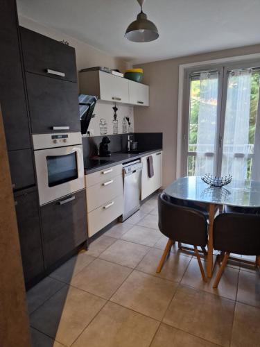 주방, Konos Suites Apartment in Puy-En-Velay in 르 퓌 앙 블레