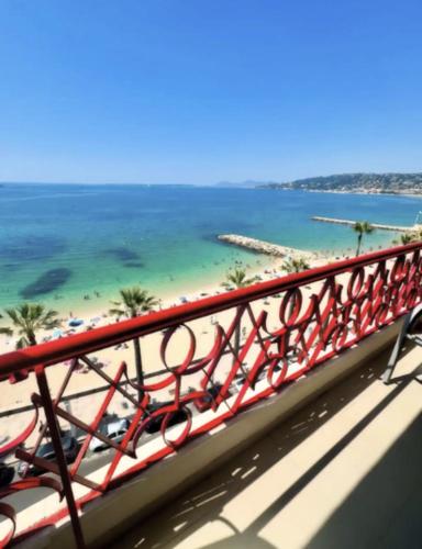 Sea front studio in Juan-les-Pins