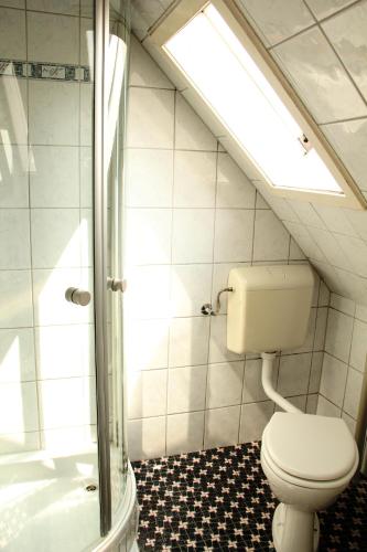 Gästehaus zur Linde Room Type - Twin Room with Private External Bathroom