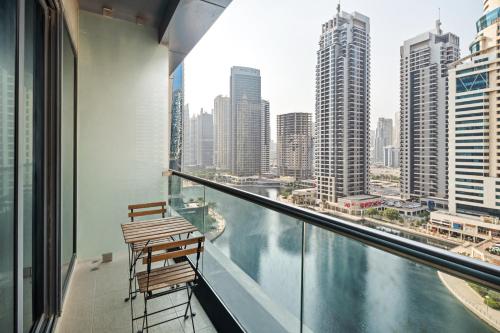 Luxury JLT Studio Lake View Metro & Marina, Dubaï
