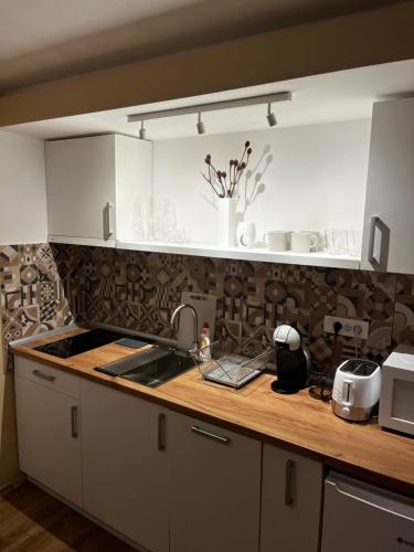 Crown Apartment - image 5