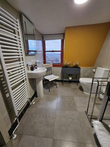 Hill House Room Type - Twin Room with Private Bathroom
