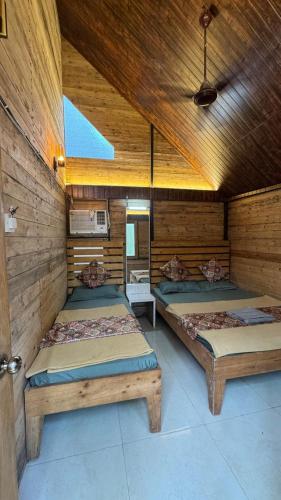 2 bedrooms, 4 beds