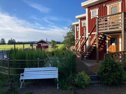 Madam Blås mysiga stugor med vedeldad bastu och badtunna