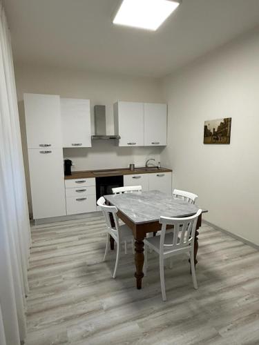 Konyha, Elena's apartment - casa gialla in Voghiera