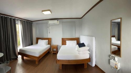 Villa Bella 3 Beach Resort in Iba