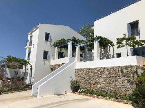 A szálláshely kívülről, Zathea Apartments in Agia Pelagia Kythira