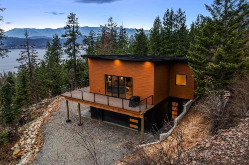 . Hygge Hideaway - Breathtaking Lake View & Hot Tub