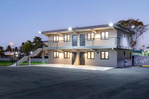 AQUA Villas Del Mar Bldg 1 - 8 BR Seaside Retreat Steps from Shore & Dining – khách sạn tại Dorado