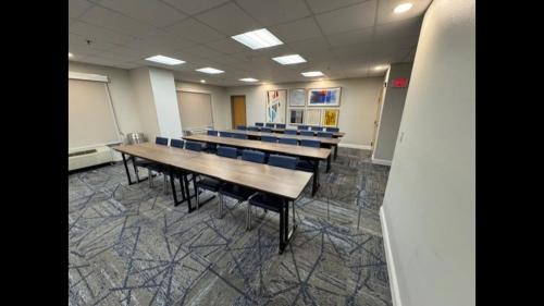 Holiday Inn Express Hotel & Suites Richmond an IHG Hotel - image 13