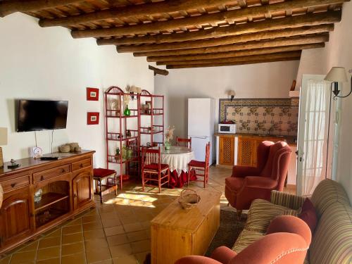 Koplietošanas atpūtas telpa ar TV, Cortijo Huerta Galindo in San Nicolas Del Puerto