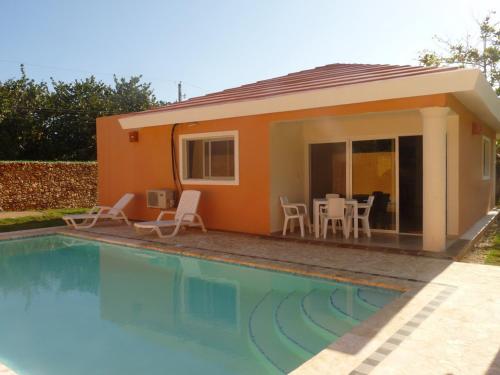 Villa near the beach - image 5