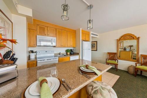 Kaanapali Shores 940 · KS 940 Top Floor Studio w Ocean Views AC in 拉海納