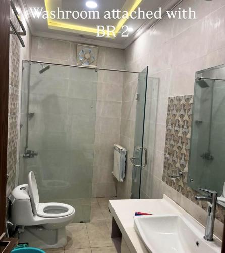 Bathroom, Shahnoor Cottages Luxury Apartments, Changla Gali in Ayubia