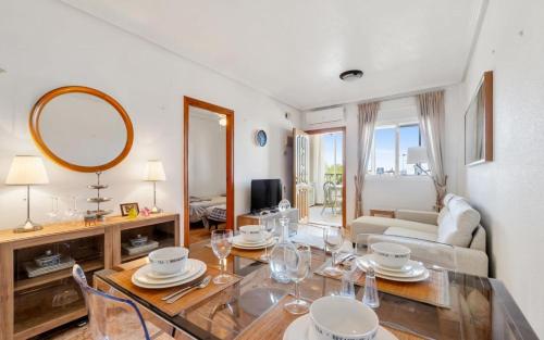 2-Bedroom Apartment with Solarium & Pool in Los Altos