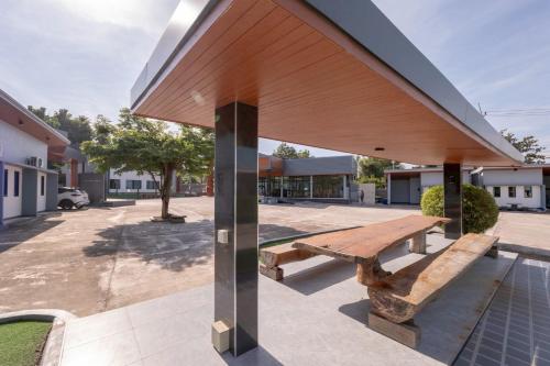 ไทย-ลาว บอร์เดอร์ ซูพีเรียร์ รูม (Thailand–Laos Border Superior Room) in มุกดาหาร