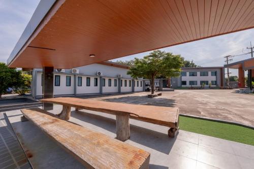 ไทย-ลาว บอร์เดอร์ ซูพีเรียร์ รูม (Thailand–Laos Border Superior Room) in มุกดาหาร