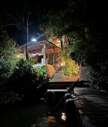 casa colibri cañón de rio dulce (casa colibri canon de rio dulce) in Livingston