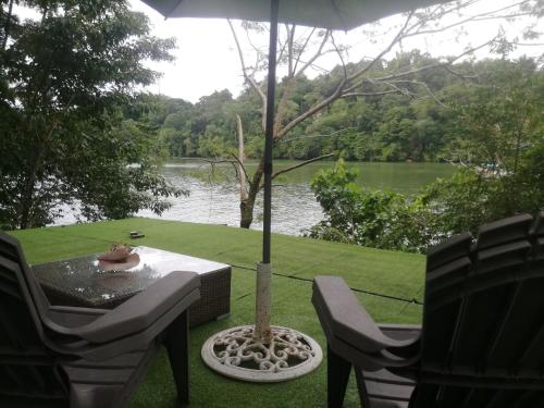 casa colibri cañón de rio dulce (casa colibri canon de rio dulce) in Livingston