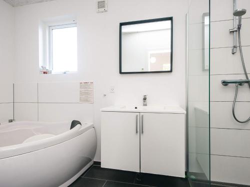 Faciliteiten, Summer house with wellness area in Glesborg