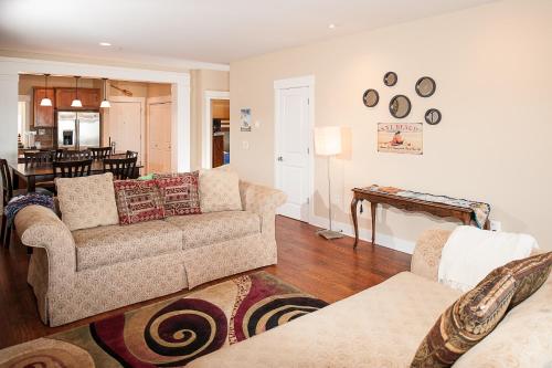 Michael's Beach Place at Shoreline Ridge - image 2