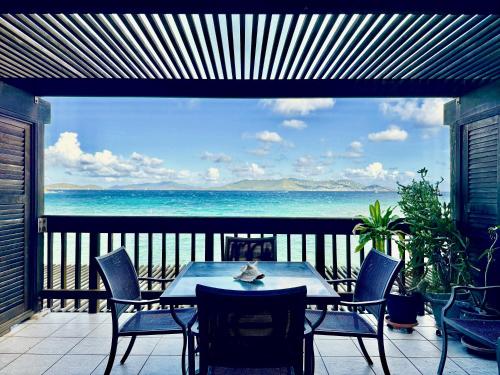 Sapphire Beachfront Condo in 雷德胡克