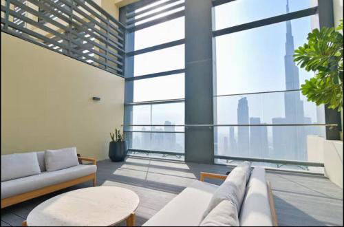 Full Burj Khalifa View 3min Walk to Dubai Mall 29th floor - image 4