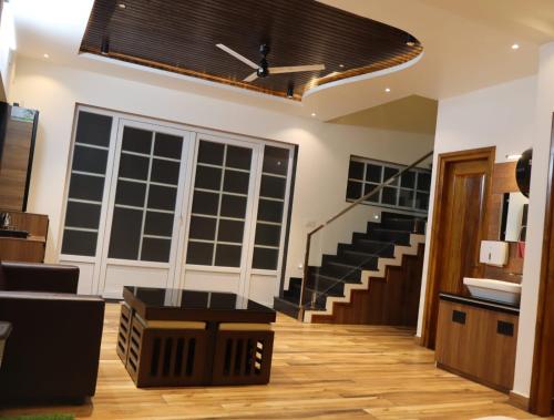 Shaiva urban retreat