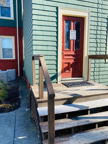 Spacious room Federal Hill next to Downtown with shared bathroom and kitchen in Providence, USA